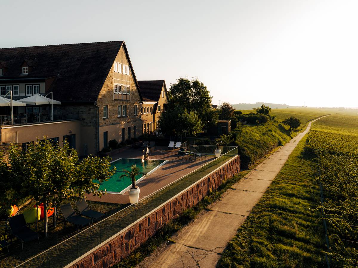 Hotel Leinsweiler Hof outdoor pool and view