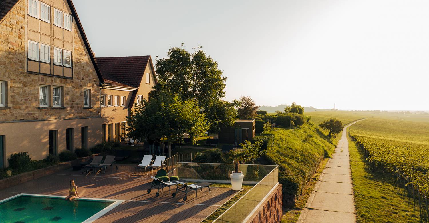 Leinsweiler Hof with view at the vineyards